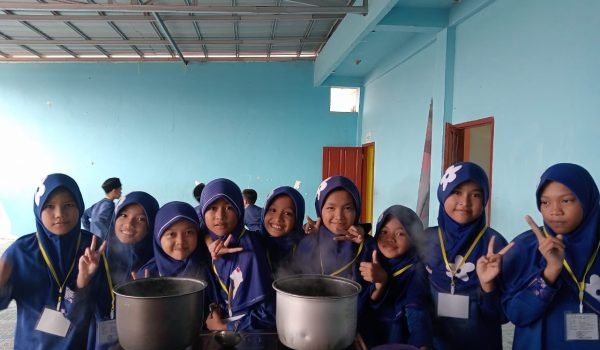 Siswa SIT Bintang Fajar saat memasak